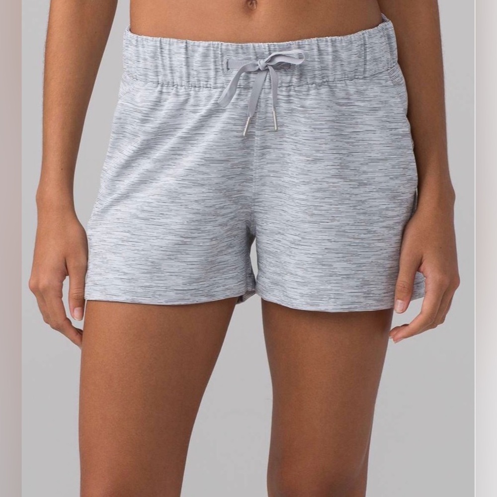 Lululemon On the fly shorts
